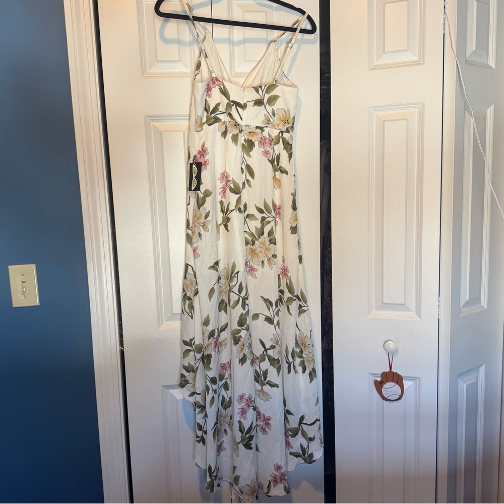 Selfie Leslie “Imelda” v-neck high-low hem dress, white floral, size small - Picture 11 of 11